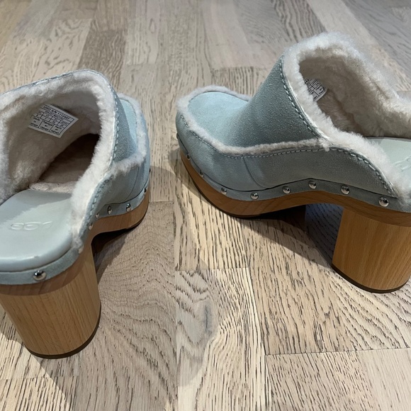 UGG Aubriana - sky blue - size 9 - Picture 4 of 8